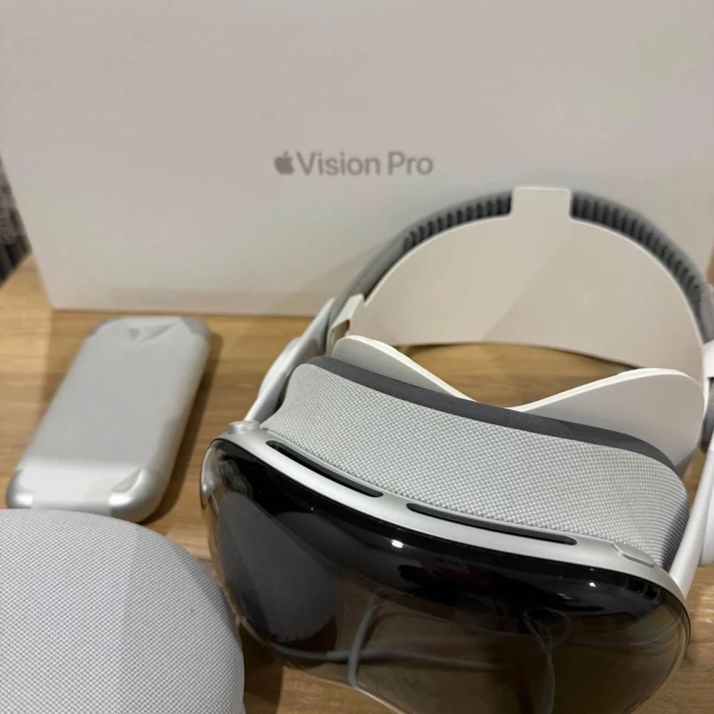 Apple VR Headset - Gray and White